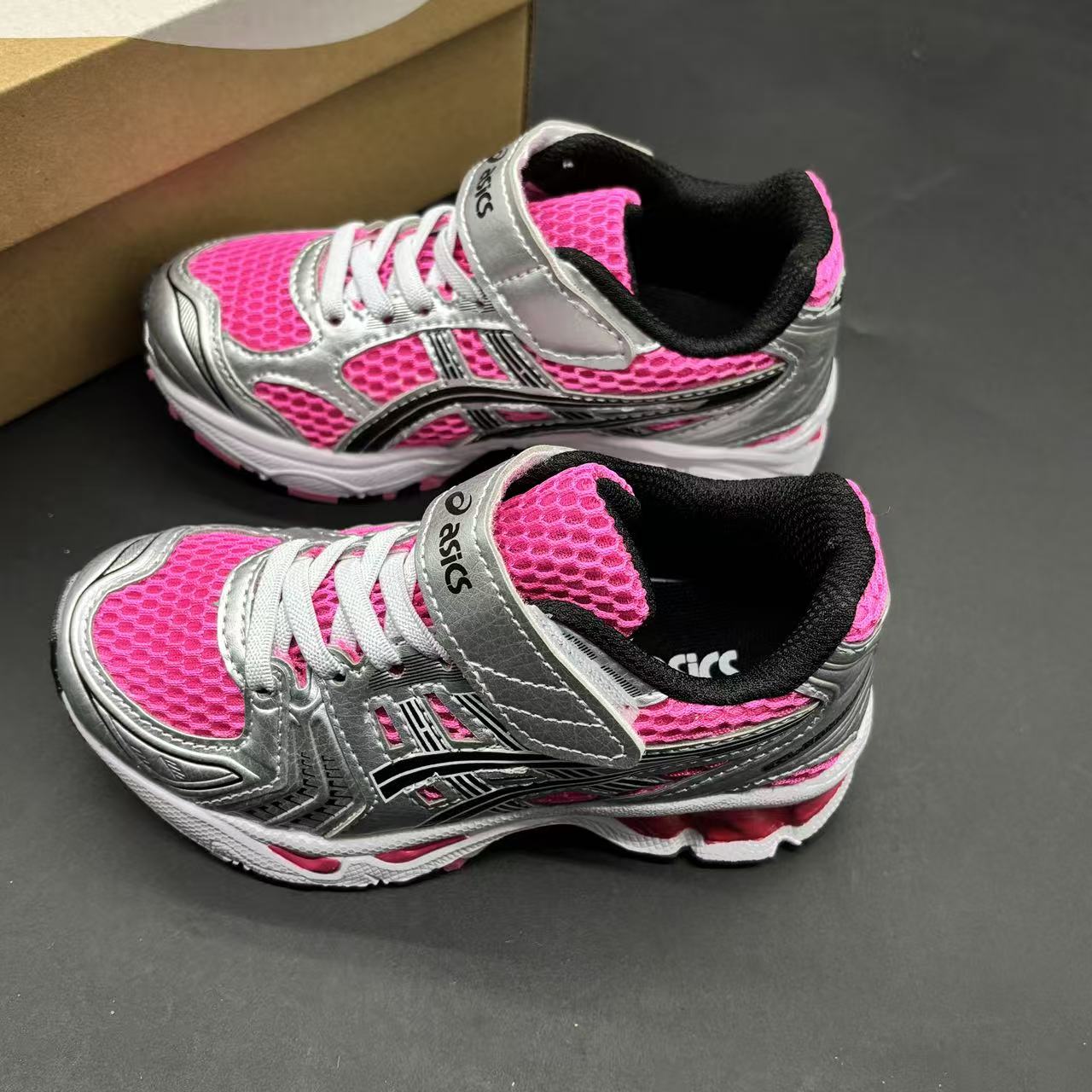 Children's shoes child